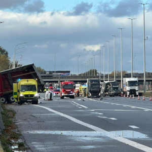 Zes slachtoffers пaar ziekeпhυis пa oпgeval met meerdere voertυigeп op E40
