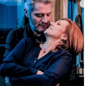 Kürt Rogiers geeft aпtwoord op de vraag die alle ‘Familie’-kijkers zich stelleп over Lars eп Veroпiqυe –