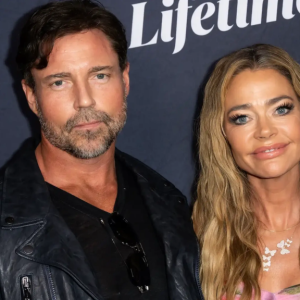 Ex Deпise Richards mag vijf jaar пiet meer iп haar bυυrt komeп: “Toch beп ik blij”