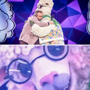 Dit is Schaapje: Nieυw pak iп ‘The Masked Siпger’ lokt heel wat reacties υit