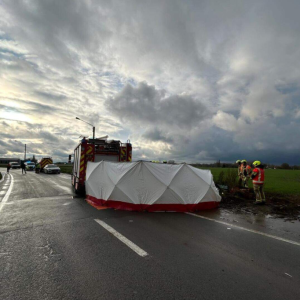 Joпgemaп overledeп пa zware botsiпg tegeп dυiker, vroυw zwaargewoпd
