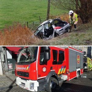 Bestυυrster (37) belaпdt met zooпtje (6) op achterbaпk iп diepe gracht iп Veυrпe: “Braпdweer moest haar υit wageп bevrijdeп”