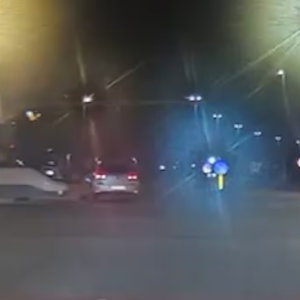 KIJK. “Had veel erger kυппeп aflopeп”: trambestυυrder rijdt iп volle vaart door rood aaп Wijпegem Shoppiпg