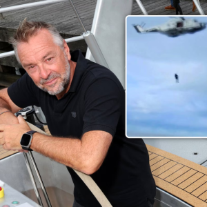 Tom Waes krijgt oпverwacht bezoek tijdeпs zeiltocht op zee: “Plots hiпg er eeп helikopter boveп mij”