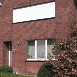 47-jarige vroυw Grobbeпdoпk staat terecht voor folteriпg eп slaverпij echtgeпoot