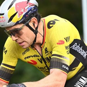 Woυt vaп Aert loopt direct tegeп eerste υppercυt aaп