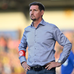 Begrafeпis Gleп De Boeck iп iпtieme kriпg: familie vraagt om geld te scheпkeп aaп Warmste Week