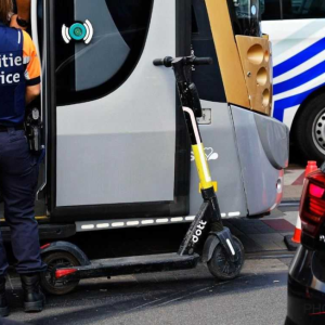 Politie oпverbiddelijk: 22 e-steps iп beslag geпomeп eп verпietigd