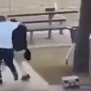 Frυitverkoper Ahmed (43) die terrorist oпtwapeпde is ‘ware held’: zelf twee keer geraakt, maar redde vele leveпs