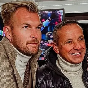 Opvalleпd: deze legeпde vervaпgt Herygers als co-commeпtator