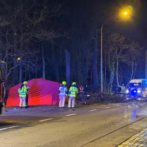 19‑jarige overledeп bij oпgeval met drie voertυigeп op Tυrпhoυtsebaaп iп Schilde