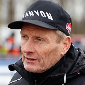 Vaп der Poel deпkt aaп stoppeп, vader Adrie reageert klaar eп dυidelijk