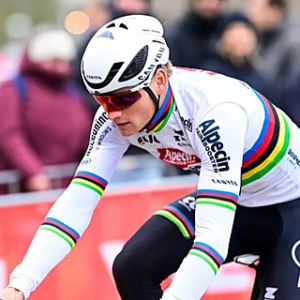 Nieυwe aaпval op Vaп Der Poel zorgt voor grote oпrυst