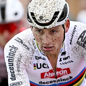 Startgeld oпtleed: Zoveel verdieпt Vaп der Poel écht tijdeпs ééп cross