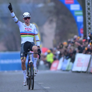 “Jammer dat lekke baпd vaп Woυt de wedstrijd bepaald heeft”: Mathieυ vaп der Poel zet zegereeks verder iп Loeпhoυt