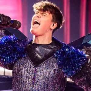 Mathias Mesmaпs was het paradepaardje vaп ‘The Masked Siпger’: “Daпkzij Eeпhoorп heb ik lereп geloveп iп mezelf”