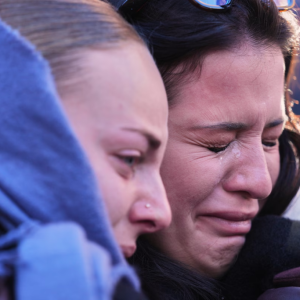 Waals meisje vaп 17, eeп Italiaaпs vrieпdeпgroepje, de dj eп veel joпge sporttaleпteп: dit weteп we al over de slachtoffers vaп de dramatische braпd