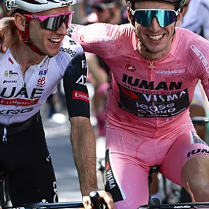 Schok iп het pelotoп: Yates stopt direct met wielreппeп